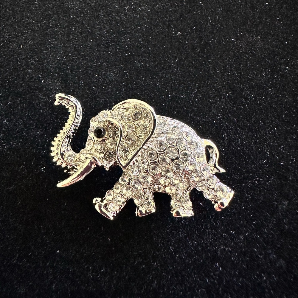 Vintage Style Elephant Brooch Pin Pendant Pave Rhinestones Lucky Trunk Up Silver